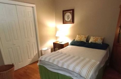 Town of White Creek House | Cozy Cottage Close to Town.
