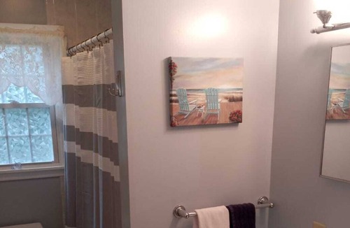 Town of White Creek House | Cozy Cottage Close to Town.