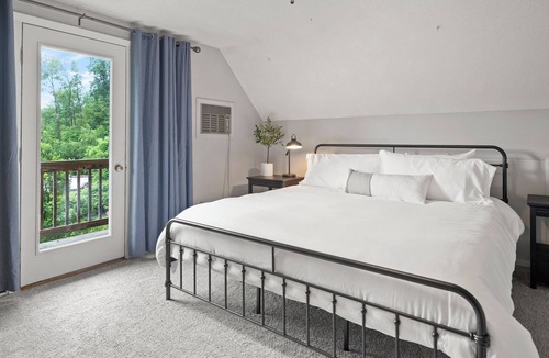 Shaftsbury House | Cozy cottage in the Green Mountains