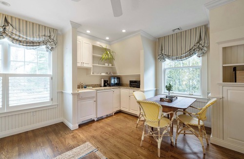Kennebunk House | Cozy cottage just steps to Mother's Beach with serene golf course views