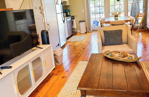 Mashpee Cottage | Cozy Cottage - Maushop Village
