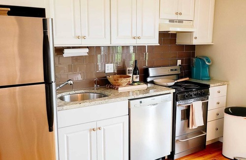 Mashpee Cottage | Cozy Cottage - Maushop Village