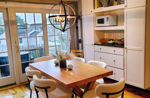 Mashpee Cottage | Cozy Cottage - Maushop Village