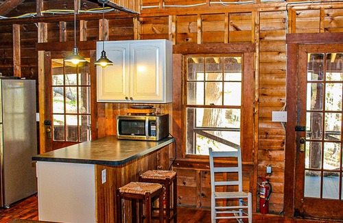 Moultonborough Cottage | Cozy cottage near Lake Kanasatka with kayaks , dog-friendly