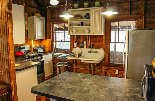 Moultonborough Cottage | Cozy cottage near Lake Kanasatka with kayaks , dog-friendly