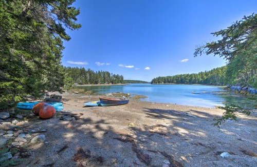 Stonington House | Cozy Cottage on Cat Cove w/Wraparound Deck!