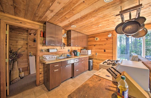Stonington Cottage | Cozy Cottage on Cat Cove w/Wraparound Deck!