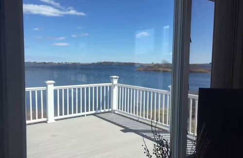 Charlestown Cottage | Cozy cottage on the water