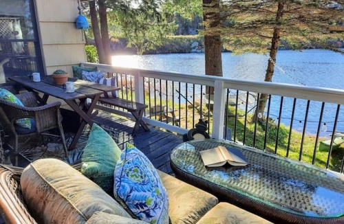 Otis Cottage | Cozy Cottage-Sunset On The Lake
