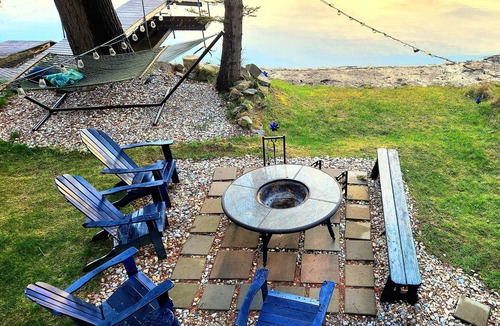 Otis Cottage | Cozy Cottage-Sunset On The Lake