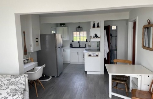 Millhaven Cottage | Cozy Cottage with all the amenities on Lake Ontario