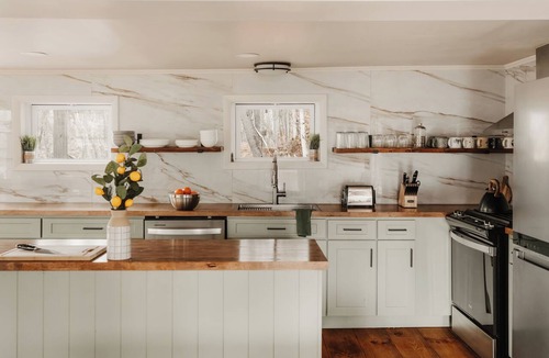 Haines Falls House | Cozy Creekside Retreat-Minutes to Hunter Mountain -Arcade, Fire Pit, BBQ