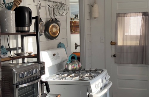 Deer Isle House | Cozy Deer Isle Farmhouse Retreat