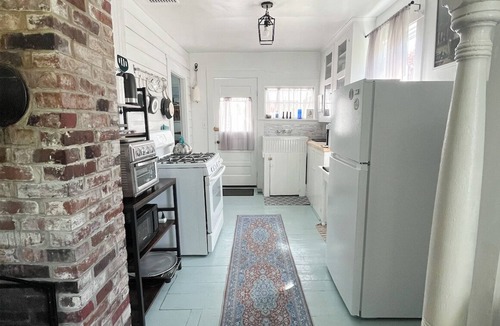 Deer Isle House | Cozy Deer Isle Farmhouse Retreat