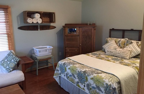 East Boothbay House | Cozy Detached Guest Cottage on Mill Pond