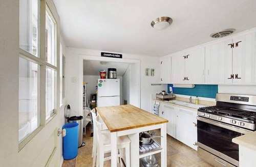 Cotuit House | Cozy dog friendly cottage: close to beaches & large fenced yard