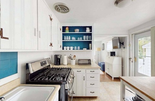 Cotuit House | Cozy dog friendly cottage: close to beaches & large fenced yard