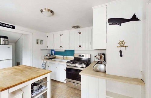 Cotuit House | Cozy dog friendly cottage: close to beaches & large fenced yard