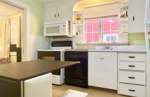 Owego Apartment | Cozy Downtown Retreat | Sleeps 4 | Walk to Shops