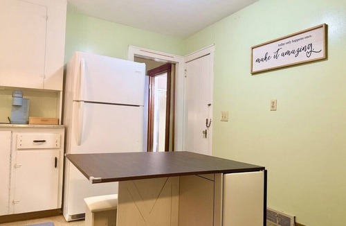 Owego Apartment | Cozy Downtown Retreat | Sleeps 4 | Walk to Shops