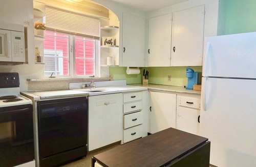 Owego Apartment | Cozy Downtown Retreat | Sleeps 4 | Walk to Shops