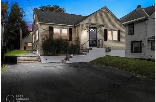 Syracuse House | Cozy Eastwood Guesthouse,Private, Convenient, Comfortable