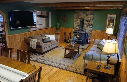 Woodgate House | Cozy Elm- Family oriented neighborhood w/Lake-rights to White Lake