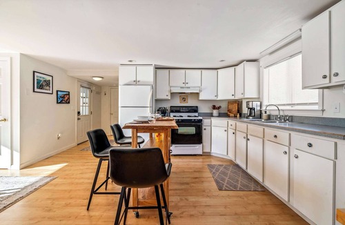 Windham House | Cozy Escape | 2BR w/Private Beach Access