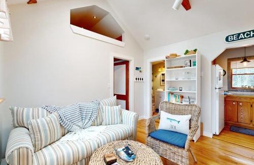 Eastham House | Cozy Escape on the Cape