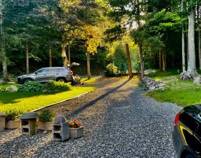 Moravia House | Cozy fall retreat with panoramic views & hot tub