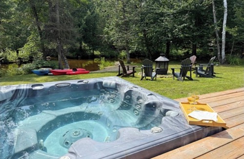 Amherst Ski Chalet | Cozy Fall Waterfront Chalet w/Spa and Beach Volleyball. Near Mont-Tremblant