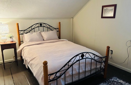 Manchester Center House | Cozy farmhouse in Manchester - short drive to multiple ski mountains!