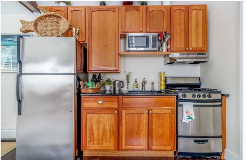 Bellevue Avenue Historic District House | Cozy guest house Located in the historical Bellevue Avenue
