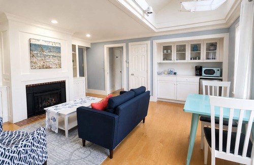 Freeport House | Cozy Guest Suite with Fireplace