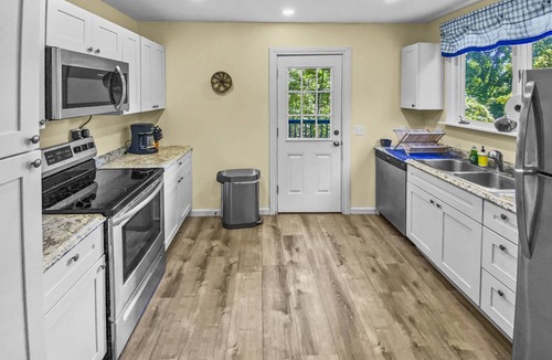 Guilford House | Cozy Guilford Cottage Near Beach – Peaceful Retreat w/Coastal Views, Grill, & Family-Friendly Fun!