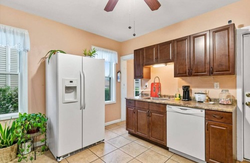 Bridgeport Apartment | Cozy Haven Near Bridgeport Yale for Solo Explorers