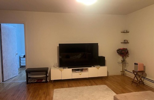 Gravesend Apartment | Cozy Hideaway You'll Never Want to Leave Plus Tempurpedic Massage bed