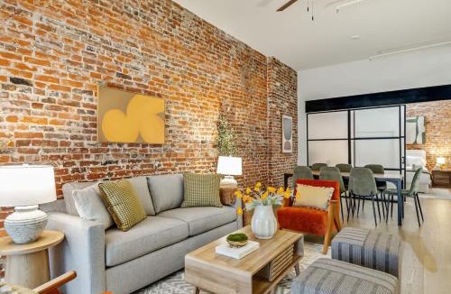 Old City Apartment | Cozy & Historic Old City 2 Bedroom - Sleeps 5