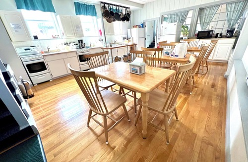 Tisbury Resort | Cozy History ResortnLocated in the center of the city
