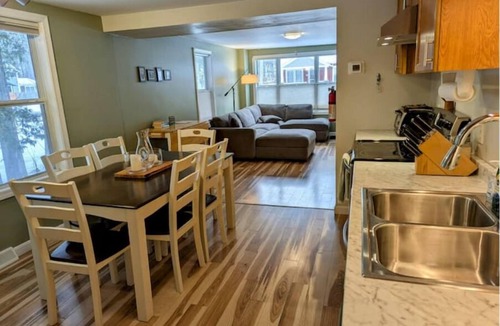 Burlington House | Cozy Home near Burlington