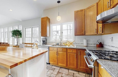 South Burlington House | Cozy home near park, deck, patio, bbq, soaking tub, TV, basketball, office, w/d