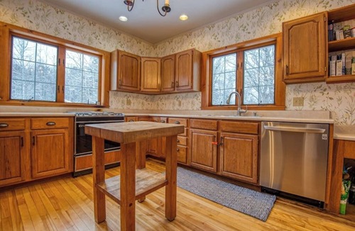 Bethlehem House | Cozy home with covered porch, & sun room - walk to shops/dining/bars