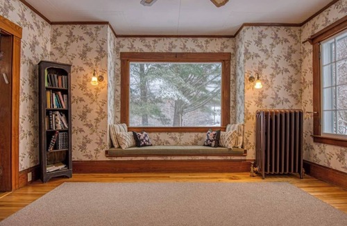 Bethlehem House | Cozy home with covered porch, & sun room - walk to shops/dining/bars