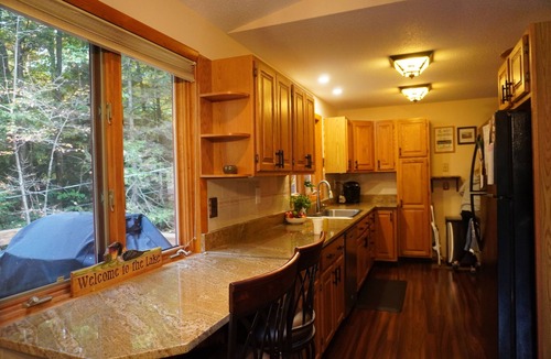 Newbury House | Cozy Home with Lake Sunapee Access 2 Min walk/7 Mins to Mount Sunapee