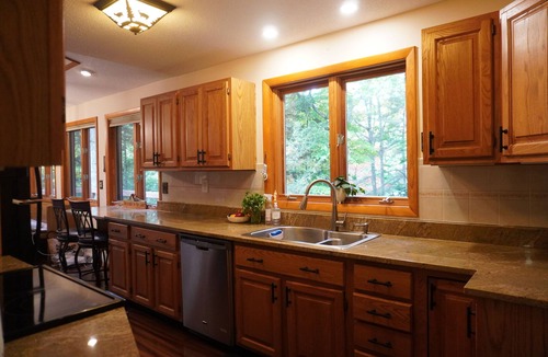 Newbury House | Cozy Home with Lake Sunapee Access 2 Min walk/7 Mins to Mount Sunapee