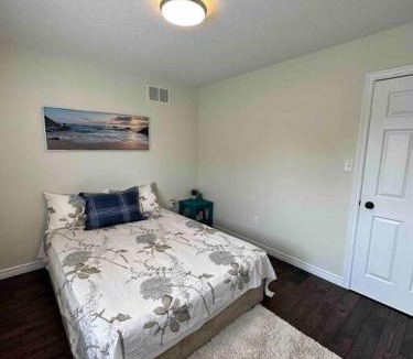 Grand River South House | Cozy Homestay Waterloo Airport II