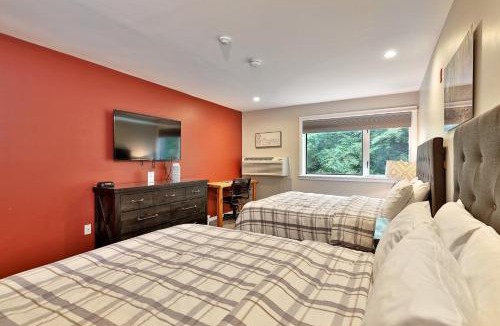 Killington Apartment | Cozy hotel room style studio condo with pool