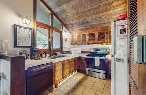 Killington House | Cozy house in woods w/balcony, bonus room, creek