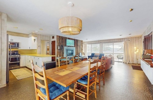 Jamaica House | Cozy house w/mtn views, sauna, fire pit, BBQ, fireplace, w/d, deck, wifi, EV