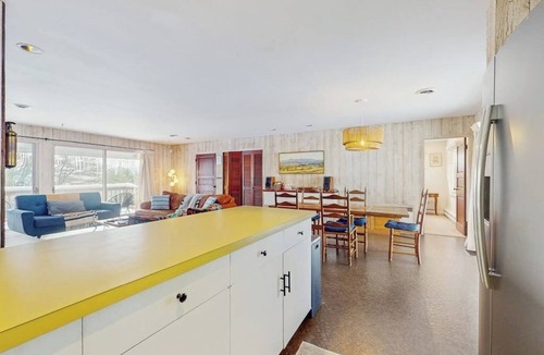 Jamaica House | Cozy house w/mtn views, sauna, fire pit, BBQ, fireplace, w/d, deck, wifi, EV